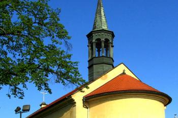 Kostel Stětí sv. Jana Křtitele v Praze Hostivaři (© Pavel Vítek 04/2014)