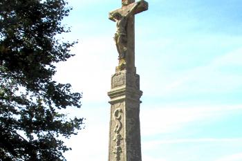 Kříž v obci Čertoryje, části obce Charváty, v okrese Olomouc. (© Pavel Vítek  09/2025)