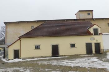 hospodářský objekt se stájemi a stodolou (© Milan Caha  02/2026)