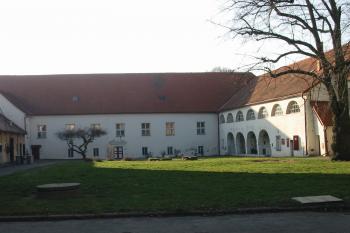 zámcké nádvoří (© D Dohňanský, 01/2016)