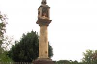 boží muka s reliéfy