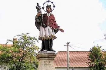 Socha sv. Jana Nepomuckého ( 2003 © Luděk Pitter)