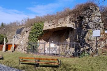 Lurdská jeskyně (© Jan Formánek 03/2025)