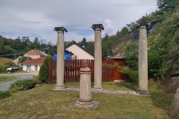 Práškův památník (© Filip Nový 07/2025)