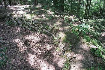 Zaoblená hradba ( © Roman Řezáč 08/2003)