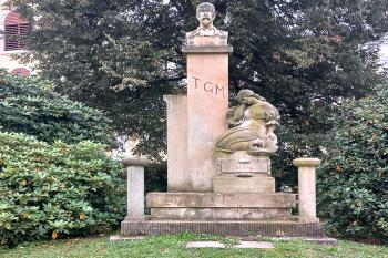 Pomník T. G. Masaryka ve Sloupu v Čechách v okrese Č. Lípa. (© Pavel Vítek  10/2025)