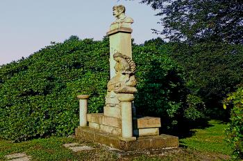 Pomník T. G. Masaryka ve Sloupu v Čechách v okrese Č. Lípa. (© Pavel Vítek  10/2025)