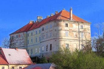 Zámek v Drnholci ( © Pavel Vítek 04/2007)