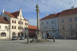 sloup se sochou Panny Marie (Immaculata)