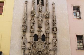 Pozdně gotický portál od A.Pilgrama ( © Roman Řezáč 07/2004)