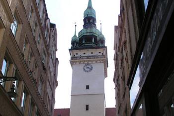 Čelní pohled na radnici ( © Roman Řezáč 07/2004)