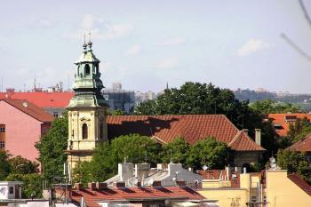 Kostel sv. Jana Nepomuckého při pohledu z vyšehradských hradeb ( © Jan P. Štěpánek 07/2007)