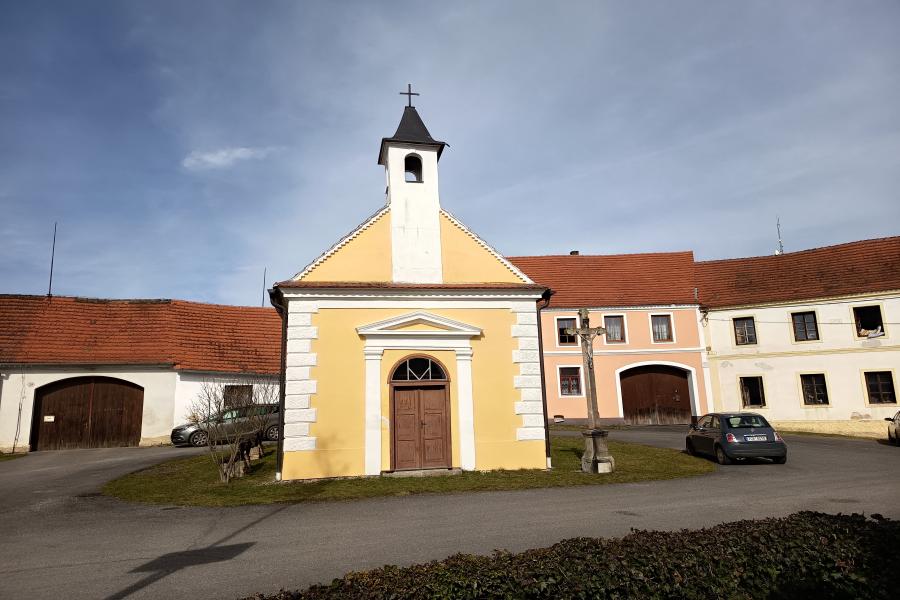 návesní kaple sv. Jana Nepomuckého a Panny Marie