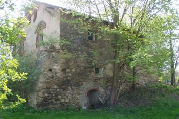 Tvrz od severozápadu (© Lukáš Pechánek, 04/2011)