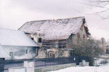 Tvrz od severovýchodu (© Lukáš Pechánek, 03/2000)