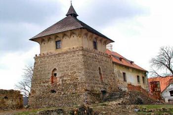 celkový pohled ze dvora ( © Pavel Zany Komárek 11/04/2004)