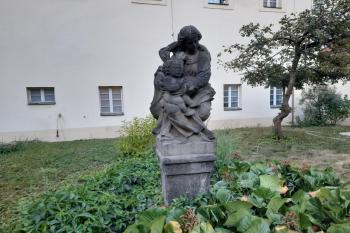 socha Madony v rajském dvoře (© Milan Caha  05/2026)
