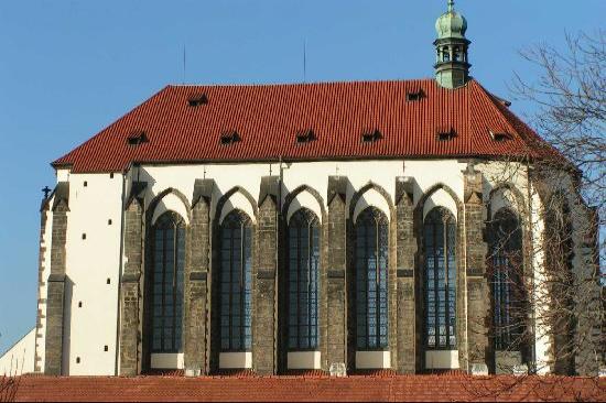 klášter františkánů s kostelem Panny Marie Sněžné