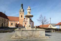 kašna se sochou Karla IV.