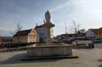 kašna se sochou Karla IV.