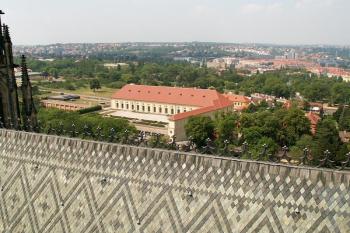 Pohled z Chrámu sv. Víta na Jízdárnu Pražského hradu ( © Miroslav BITTER 05/2007)
