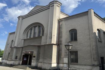 Průčelí synagogy - současný stav (© Jan Becher 04/2026)