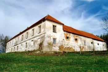 Lustenek - zámek (© Jiří Cukr 05/2000)