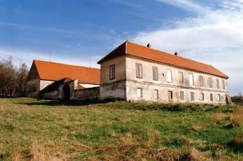 Lustenek - celkový pohled (© Jiří Cukr 05/2000)