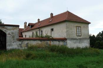 Zámeček od severovýchodu (© Jiří Cukr, 08/2010)