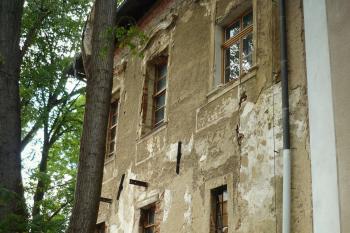 jižní průčelí od JV (© Ondřej Drlík, 07/2013)