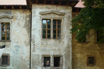 severovýchodní průčelí s rizalitem (© Ondřej Drlík, 07/2013)