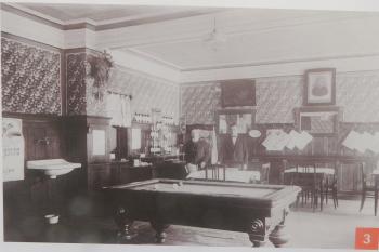 interiér kavárny Republika (informační tabule na místě)