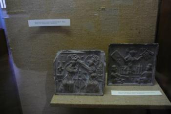Hrncový kachel z konce 15.stol., tvrz v Křešicích (© Irena , 11/2011)