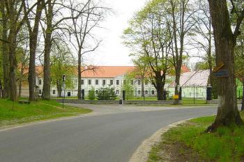 celkový pohled na zámek (© Petr Kovařík 04/2004)