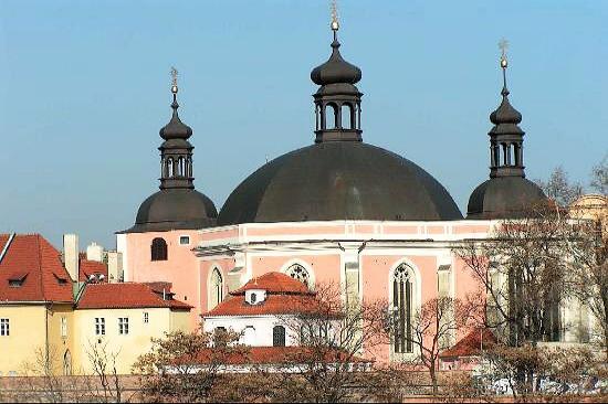 klášter augustiniánů kanovníků s kostelem Nanebevzetí Panny Marie a sv. Karla Velikého na Karlově