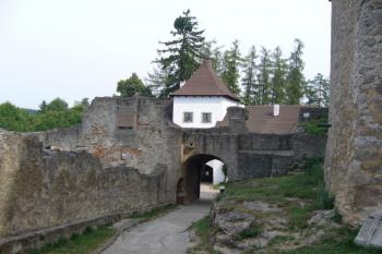 Vstupní brána (© Jaroslav Šefčík, 04/2009)