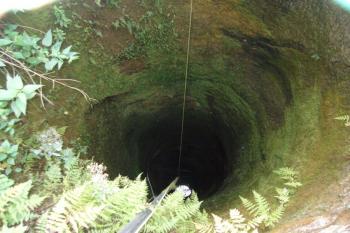 Hradní studna (© Jaroslav Šefčík, 04/2009)