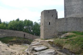 Místo vykopávek a původního hřbitova (© Jaroslav Šefčík, 04/2009)