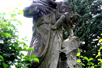 Socha sv. Antonína Paduánského ve Sloupu v Čechách. (© Pavel Vítek  10/2025)