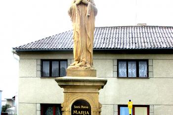Socha Panny Marie v Loučanech u Náměště na Hané. (© Pavel Vítek 09/2018)