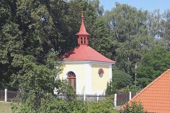 Kaple Panny Marie ve Velmovicích, obci spadající pod Chýnov v okrese Tábor. (© Pavel Vítek  07/2019)