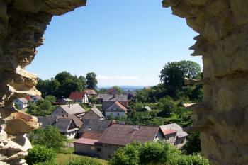 Lanšperk - Pohled z okna na vesnici (© Ivo Rozehnal, 07/2010)