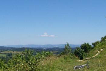 Lanšperk - Pohled z hradu do údolí Tiché Orlice, směrem k Letohradu (© Ivo Rozehnal, 07/2010)