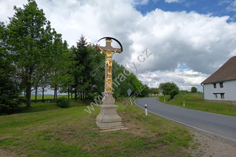 kamenný kříž