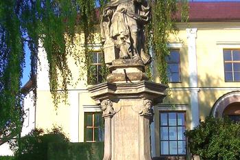 Socha sv. Floriána ve Velkém Týnci u Olomouce. (© Pavel Vítek  07/2015)