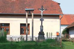 kříž a zvonička