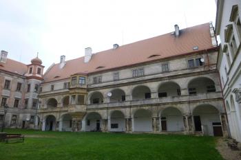 zámek Bělá pod Bezdězem (© Vlastislav Mareček, 12/2015)
