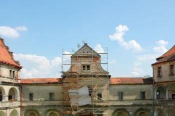 Nádvoří ( © Aleš Marek 08/2006)