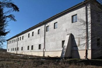 nově opravená fasáda východního průčelí (© Jan P. Štěpánek 03/2013)