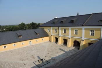 nádvoří zámku ( © Jan P. Štěpánek 08/2015)